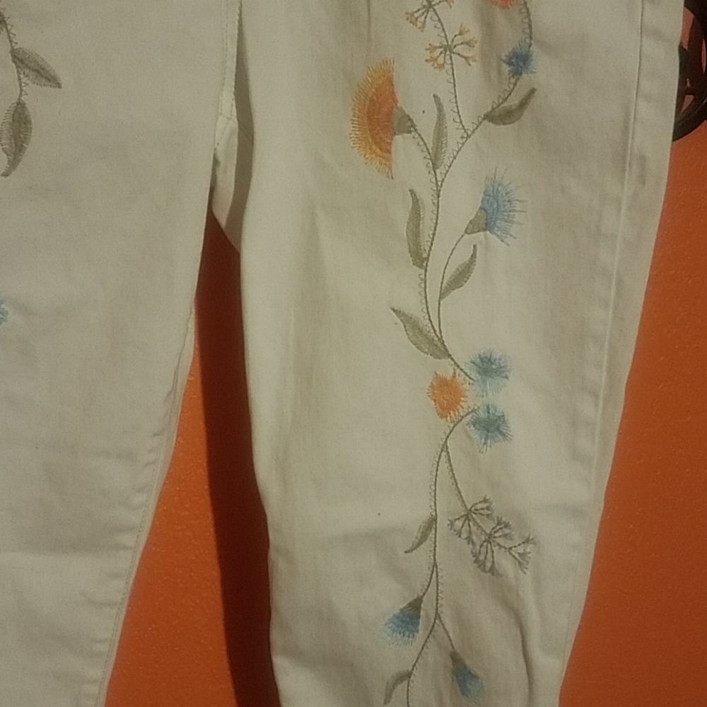 bandolino white jeans embroidered - Picture 3 of 5